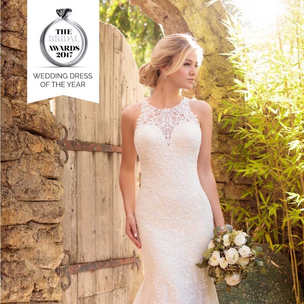 Essense of Australia Wedding Dress D2174 / Size 6 / itty bitty